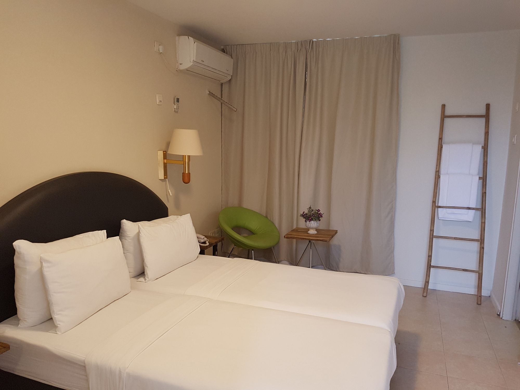 Q Village - Poleg Beach Netanya Ngoại thất bức ảnh